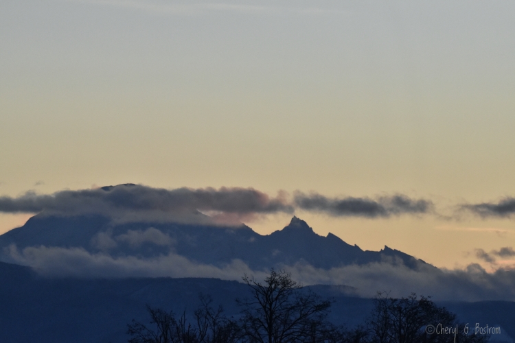 Cloud-layer-along-Mt-Baker-resembles-quilt-batting
